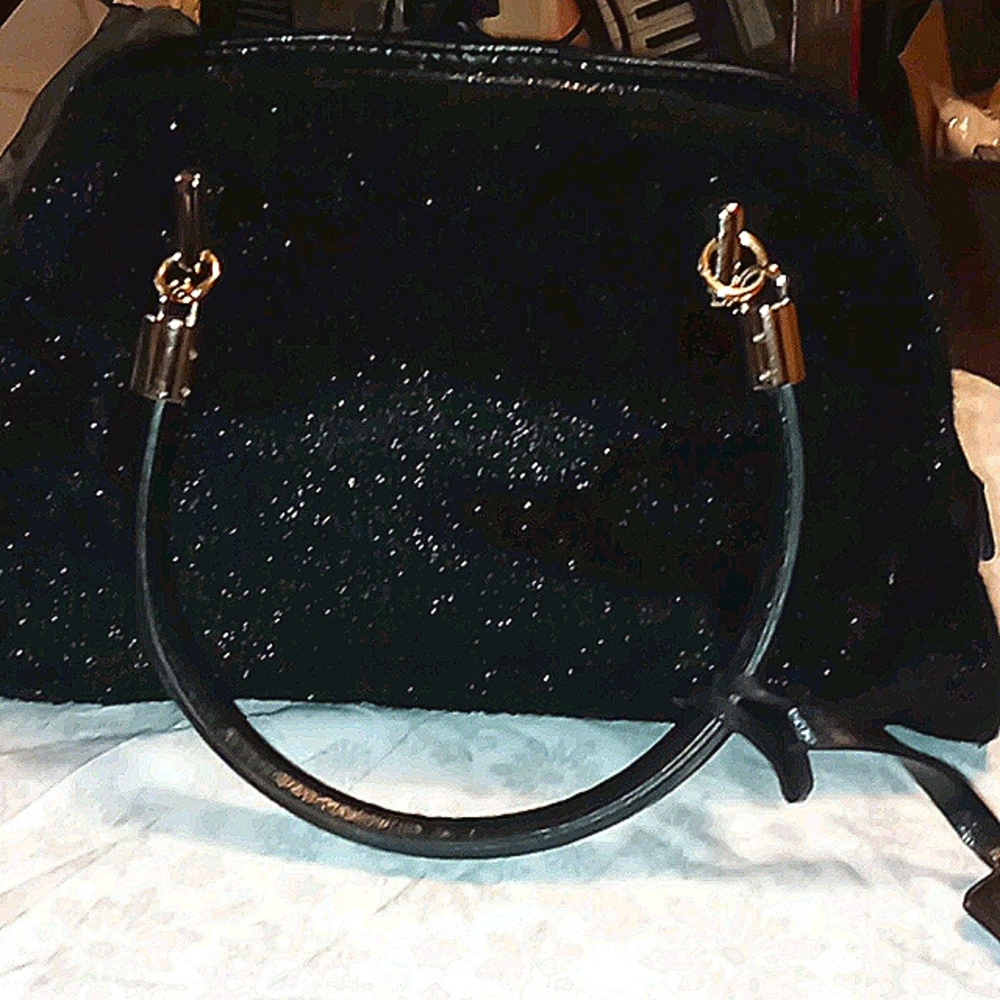 Black Faux/Leather/Fur Hand Bag